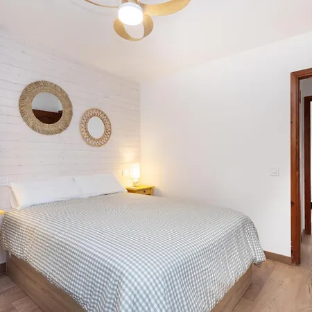 Home2book Cozy Pool Retreat In Апартаменты