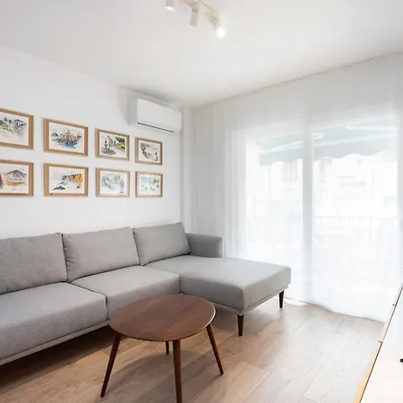 Home2book Cozy Pool Retreat In