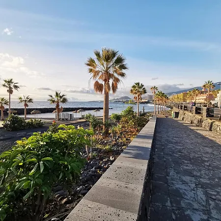 Апартаменты Home2book Cozy Pool Retreat In