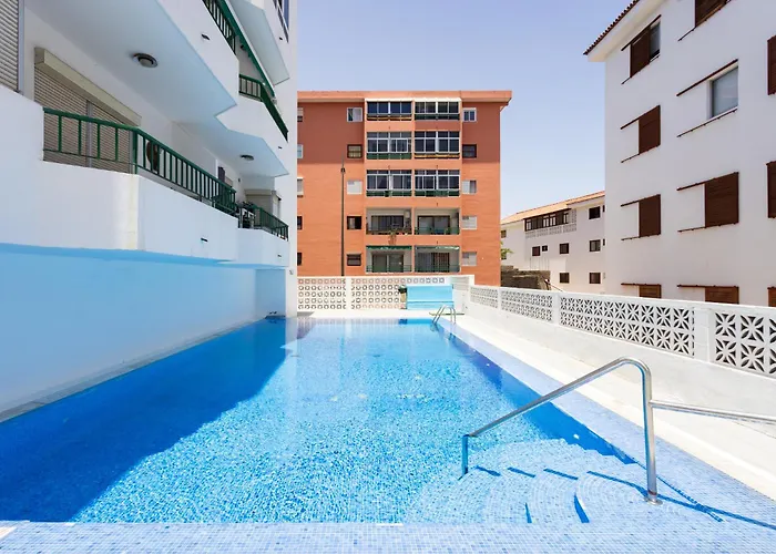 Home2book Cozy Pool Retreat In *