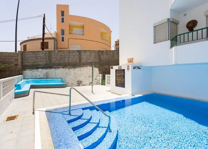 Home2book Cozy Pool Retreat In *