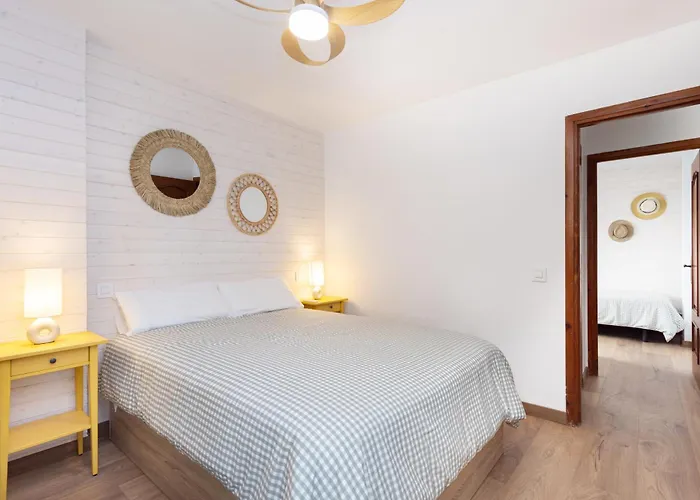 Home2book Cozy Pool Retreat In Appartement