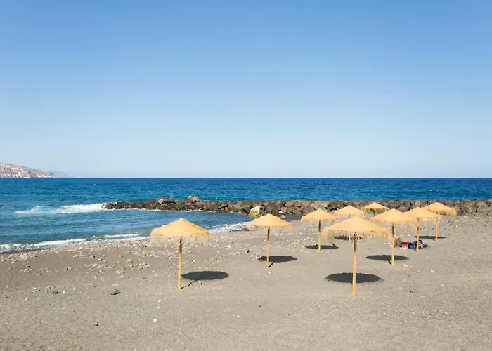 Home2book Cozy Pool Retreat In *