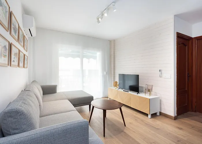 Home2book Cozy Pool Retreat In 칸델라리아