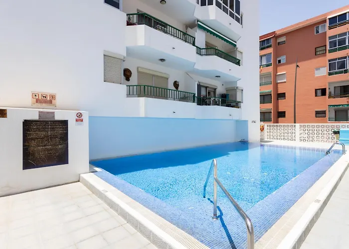아파트 Home2book Cozy Pool Retreat In